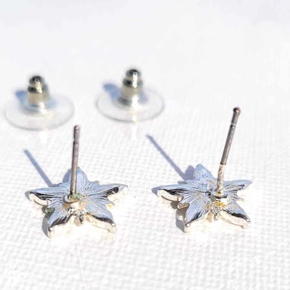 Vintage Silver 5 Point Snow-flower Rhinestone Cluster Stud Earrings - Picture 5 of 6
